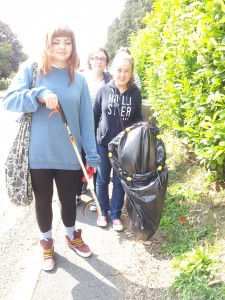 Coleg Sir Gar litter pick