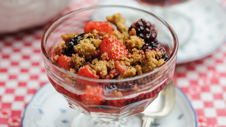 Sweet Eve Strawberry & Blackberry Crumble