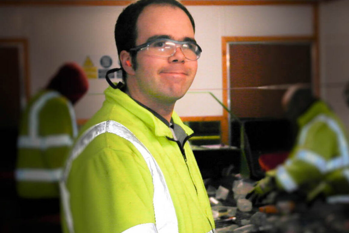 Dafydd Opens Door for Welsh Language Apprentices