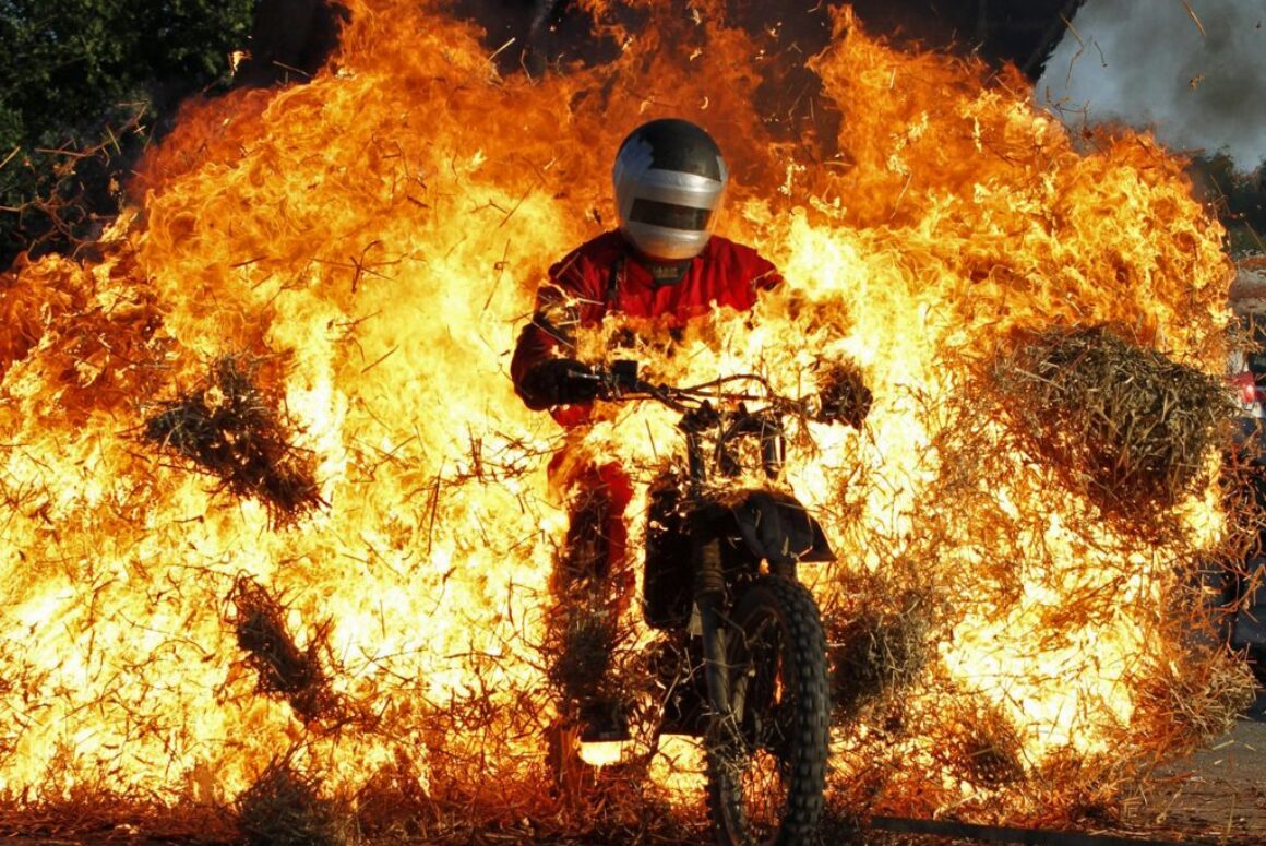 Llanfyllin Show Hosts Daredevil Motorcycle Stunts