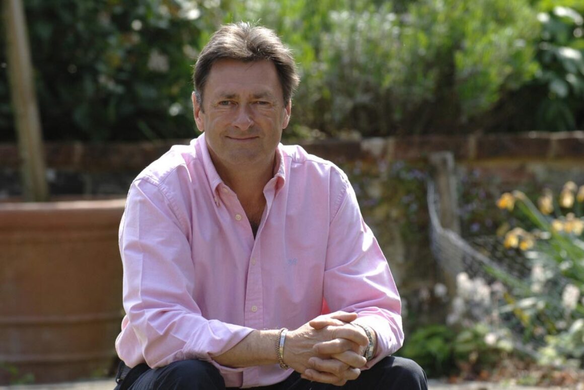 i-RzsbHzx-X2 Alan Titchmarsh Helps National Garden Scheme