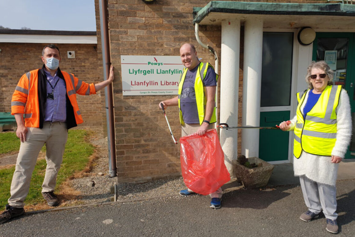 New Litter Picking Hwb for Llanfyllin