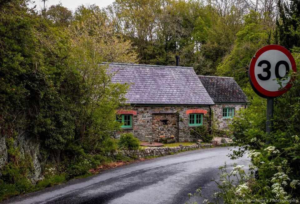 Moylgrove: Cottage with blacksmith anvil.