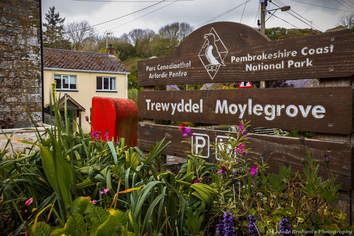 Moylgrove: Village sign