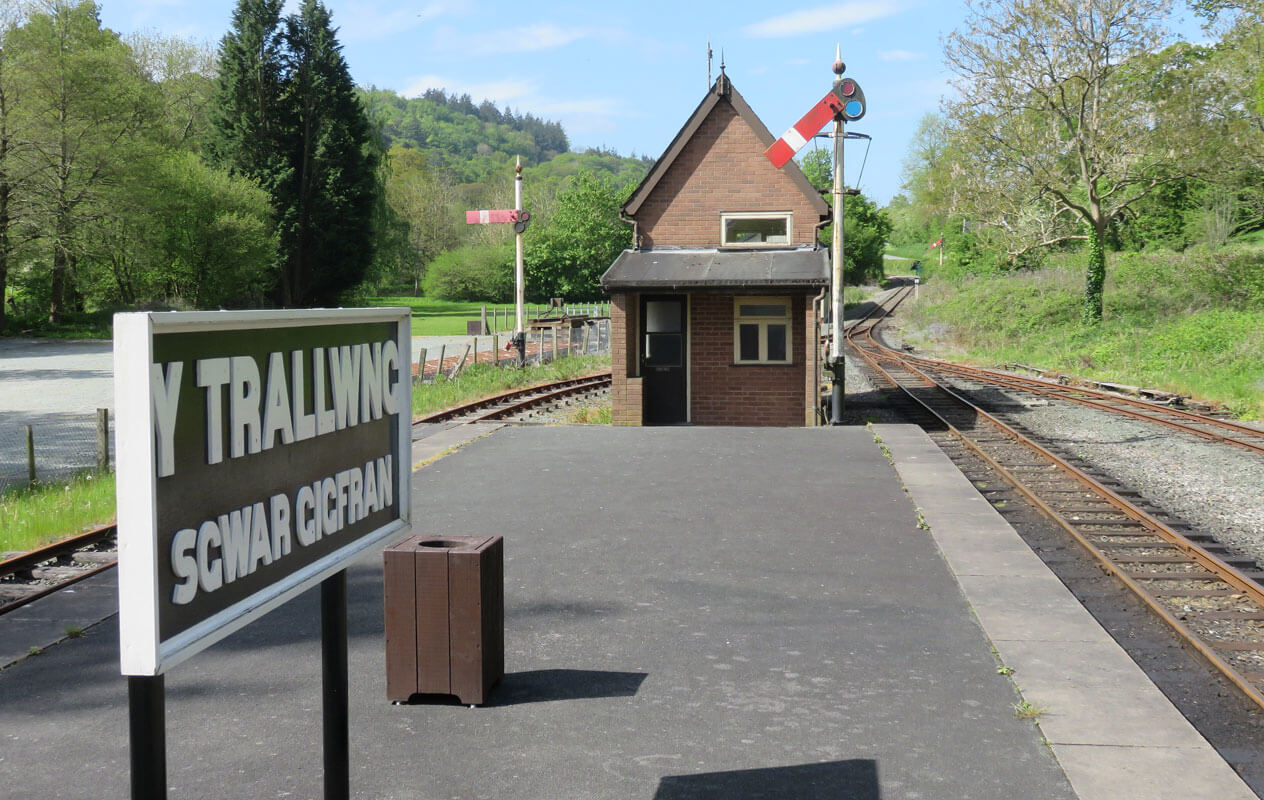 Y Trallwng Station