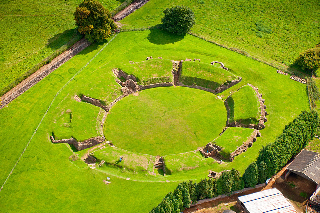Caerleon_Roman_amphitheatre