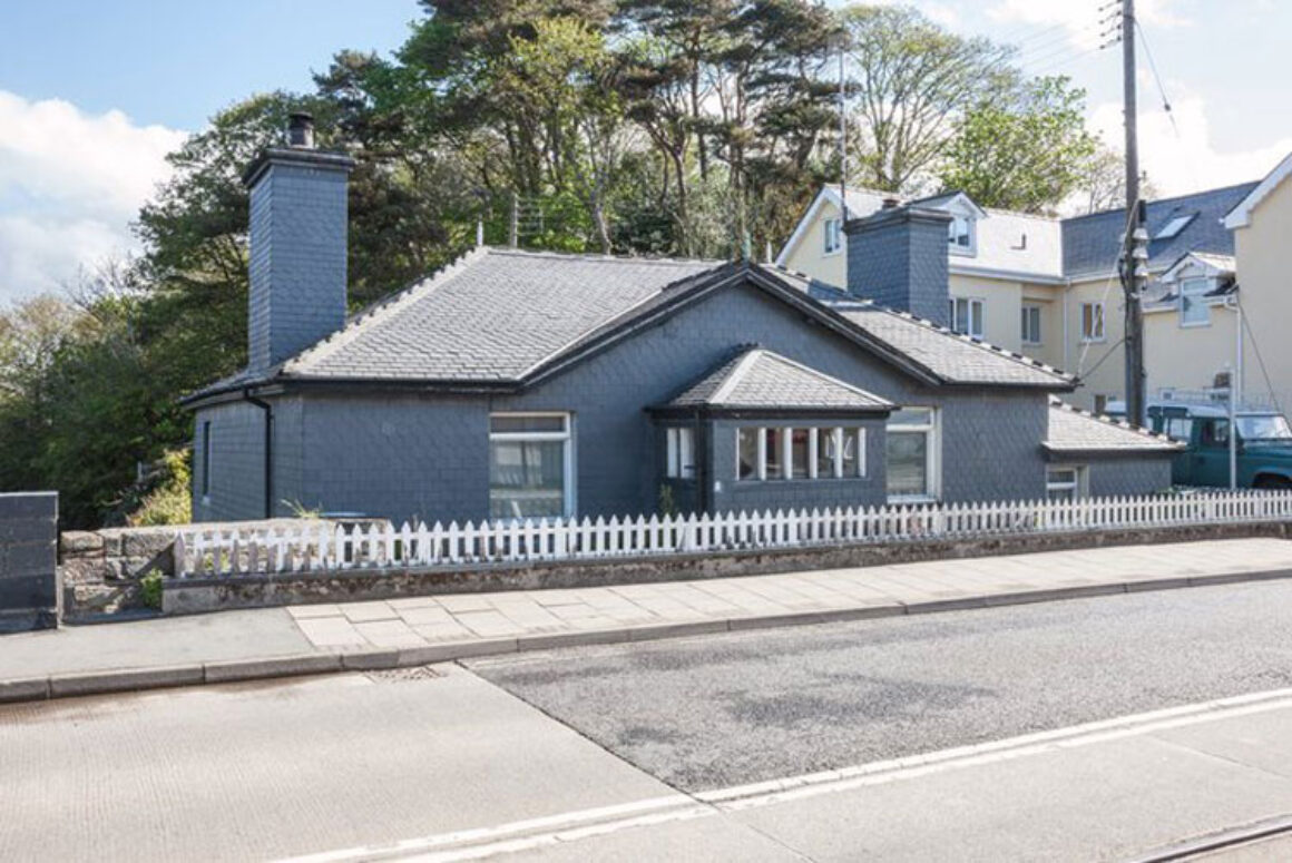 Welsh Slate and Porthmadog‘s The Cob Toll House