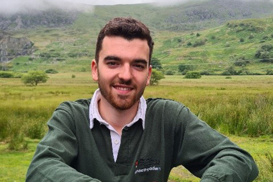 Osian Gwyn Jones Receives the RWAS/IBERS Student Award for 2021