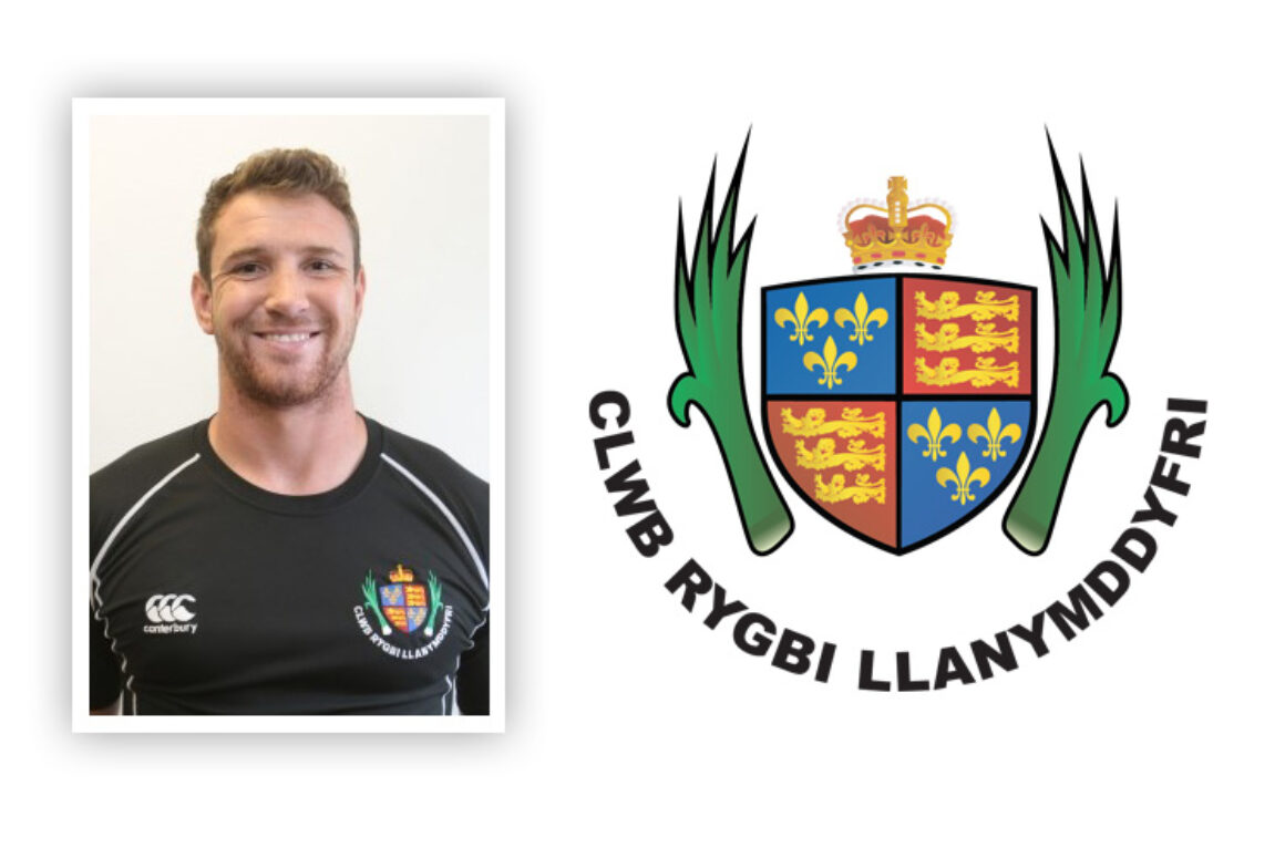 Adam Warren Signs for Town and Gown