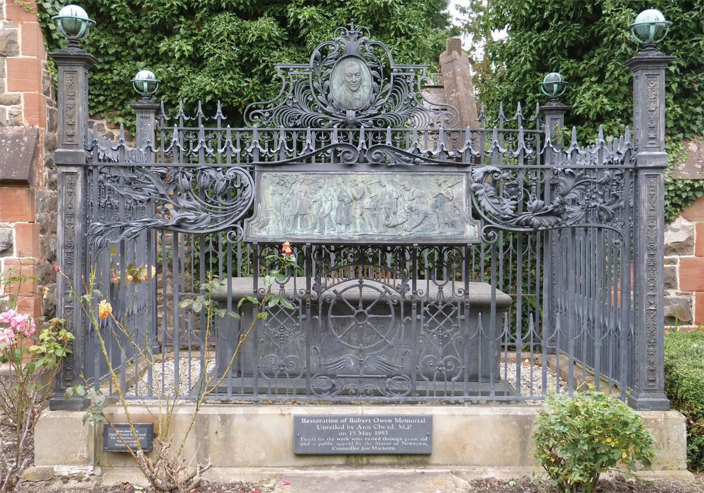 Robert Owen’s Tomb in St Mary’s