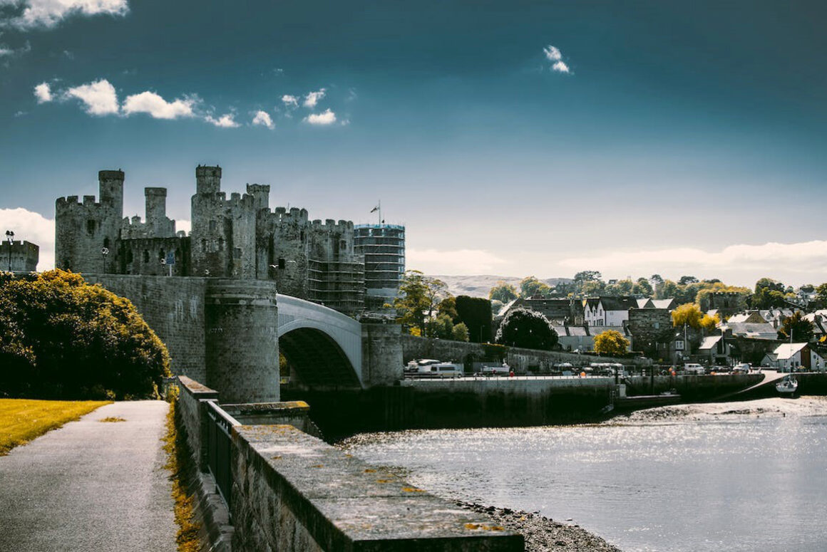 Shrouded in Glass: Reconceptualising Conwy Castle