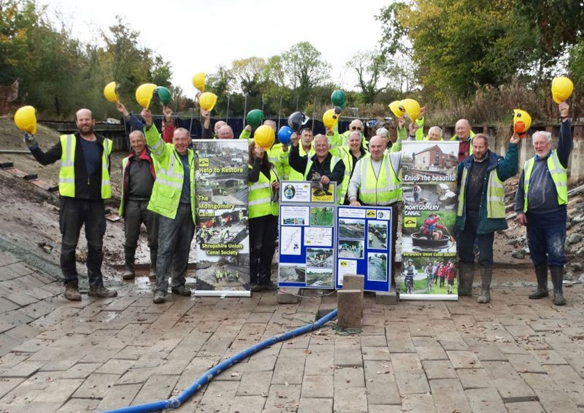 Drinking “Navigation Ale” helps volunteers restore a canal