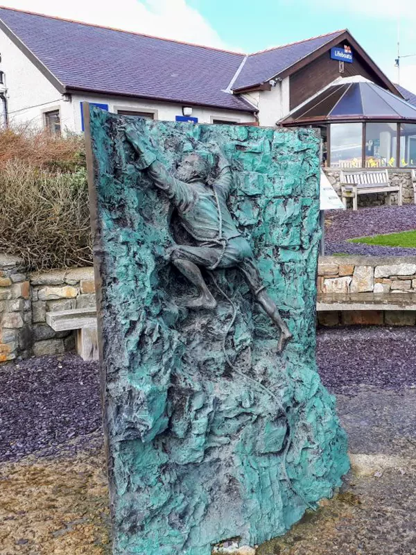 Memorial sculpture to hero Joe Rogers (Giuseppe Ruggier)