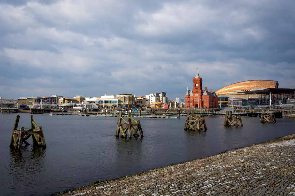 10 Activities to Enjoy on a Budget for Single Parent Families in South Wales