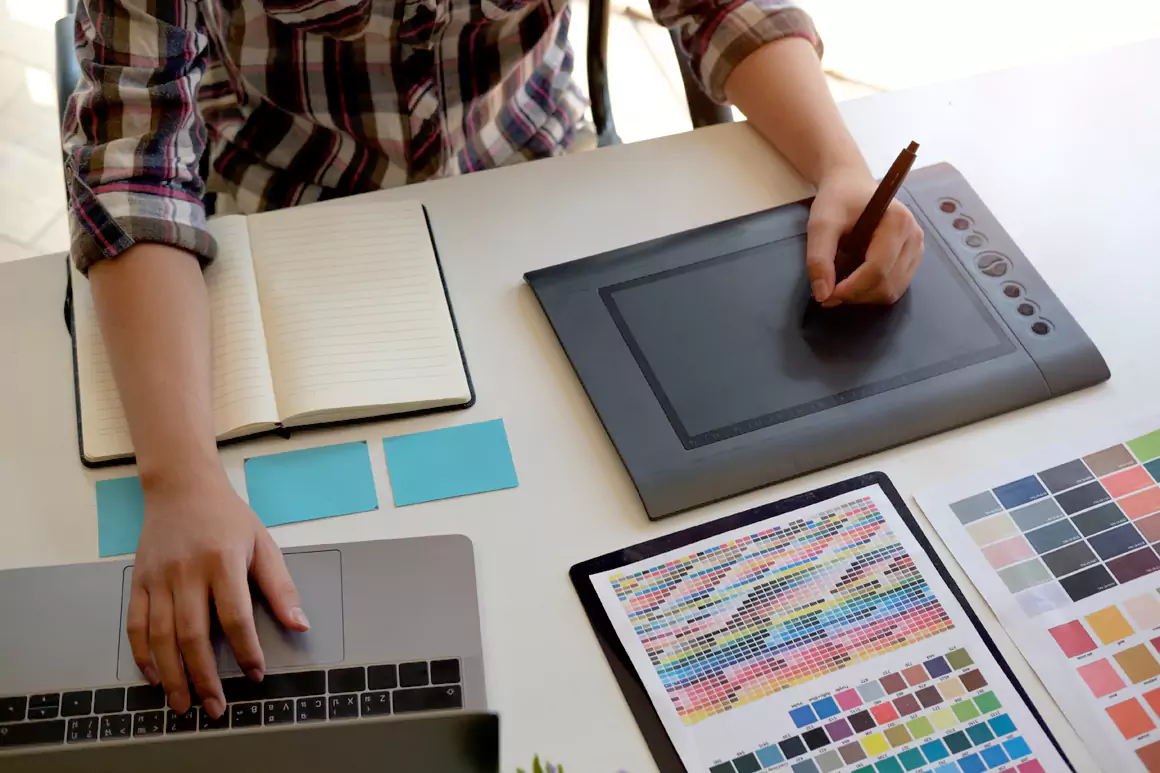 Unleash Your Creative Potential: Exploring Art with E-readers, Computers, and Animation Software