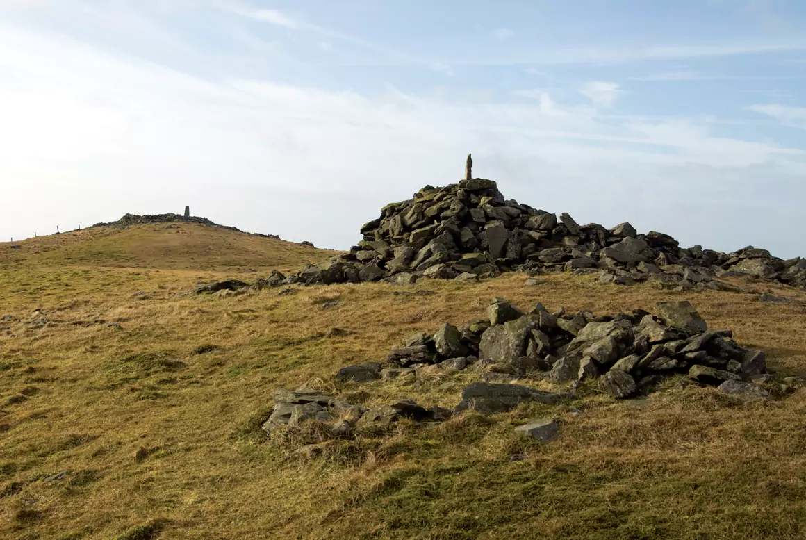 Pumulon, Mid Wales