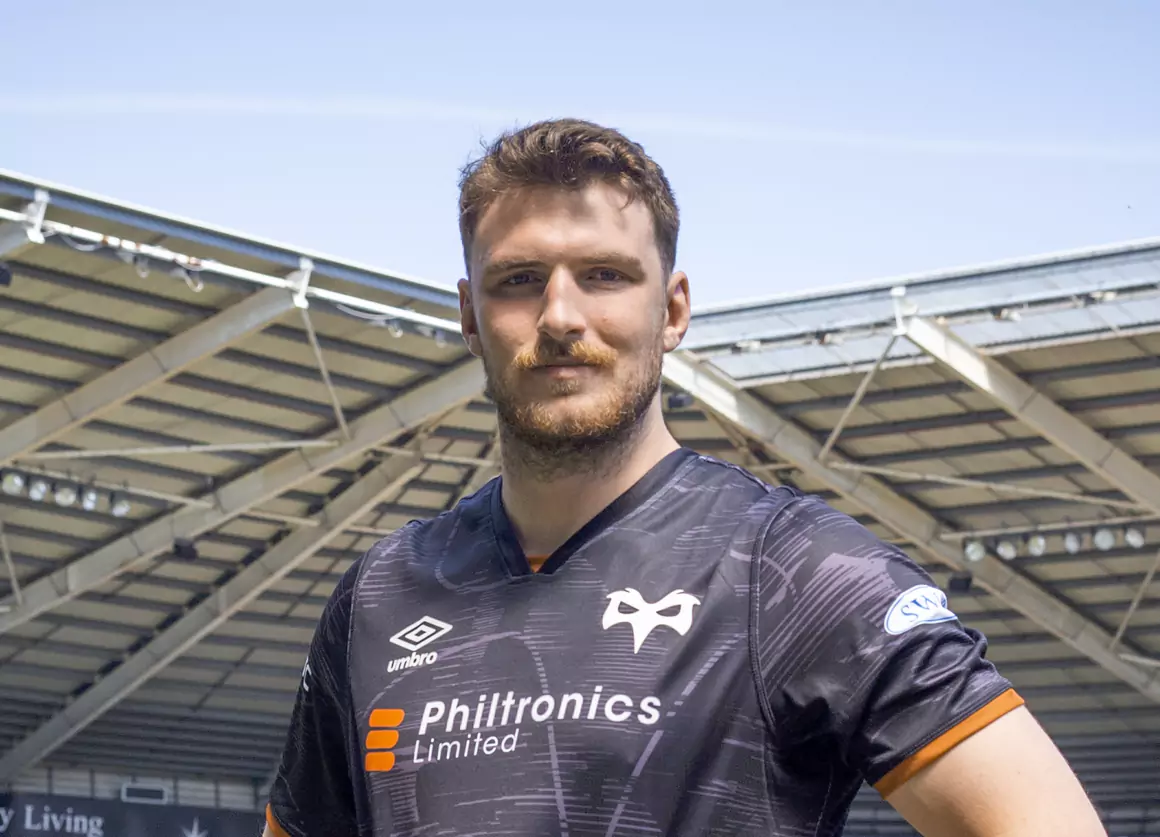 Four Old Llandoverians Capped for Three Different Countries on the Same Day
