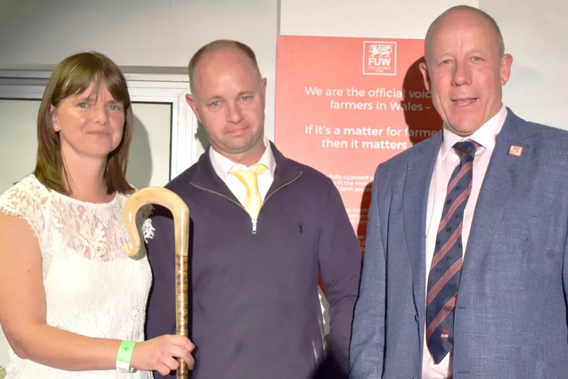 Enid and Wyn Davies Win FUW Bob Davies Memorial Award for Bravery in Bovine TB TV Programme Enid and Wyn Davies Win FUW Bob Davies Memorial Award for Bravery in Bovine TB TV Programme