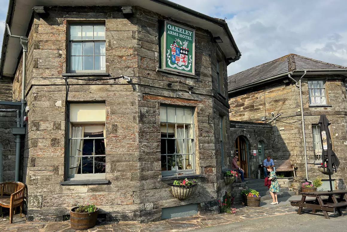 The Oakeley Arms Hotel