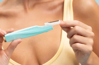 Dermaplane LED Face Peach Fuzz Remover from Bondi Body