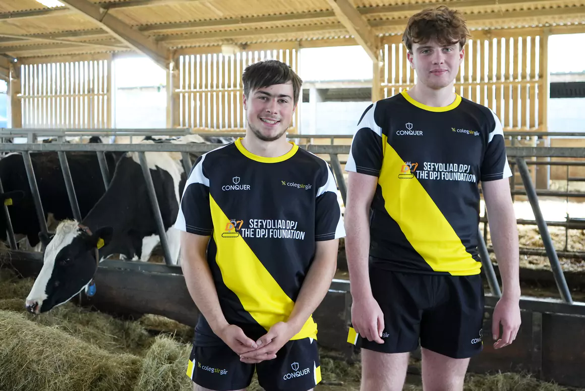 Agricultural Students Unveil New Rugby Kit with Support from Mental Health Charities and Student Union