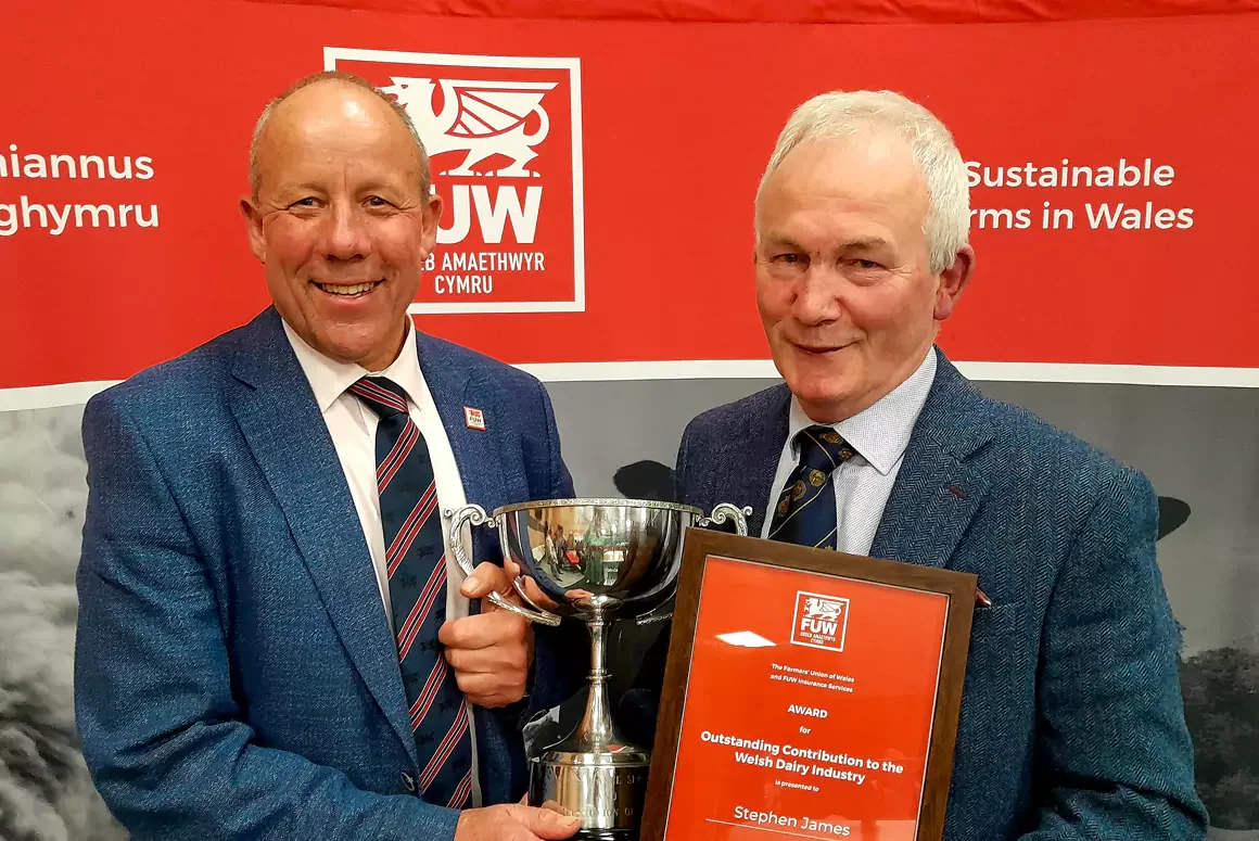 Pembrokeshire Farmer Presented FUW Outstanding Service to Welsh Dairy Industry Award