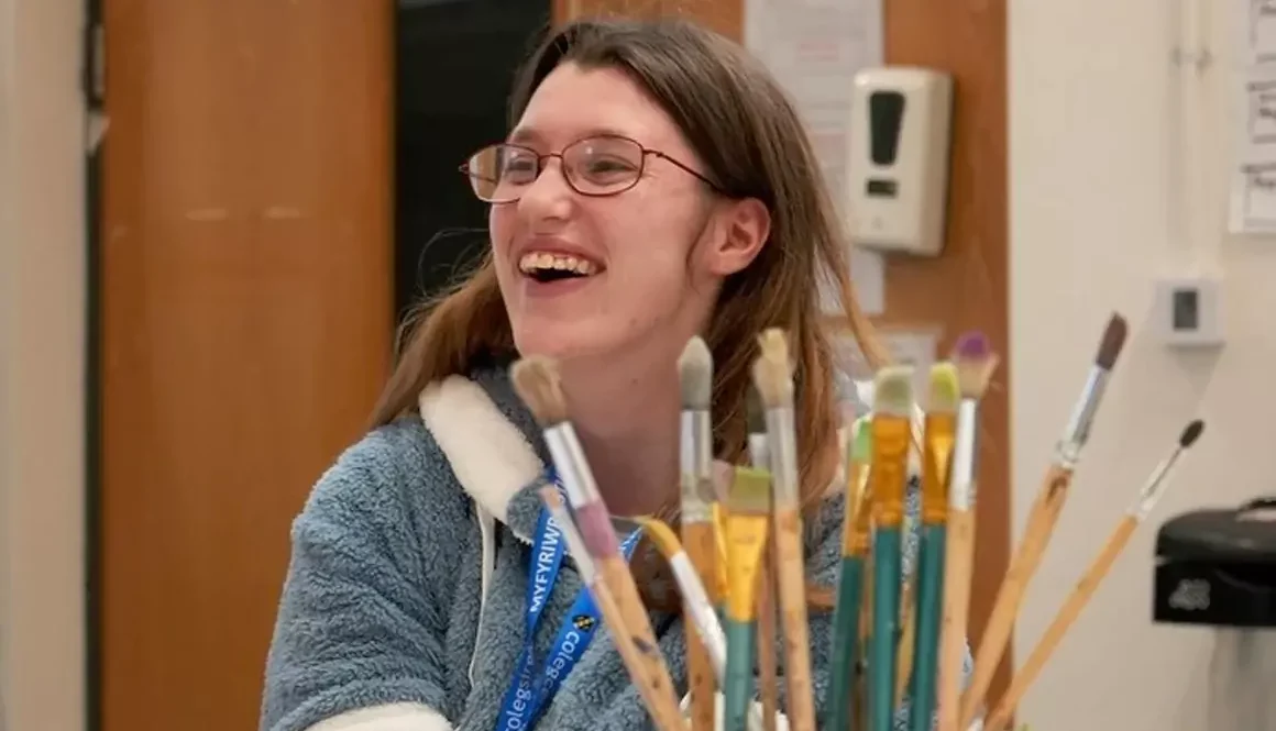 Geo-political Artist Paints a Story of Climate Change in an ILS ‘Making Waves with Art’ Workshop