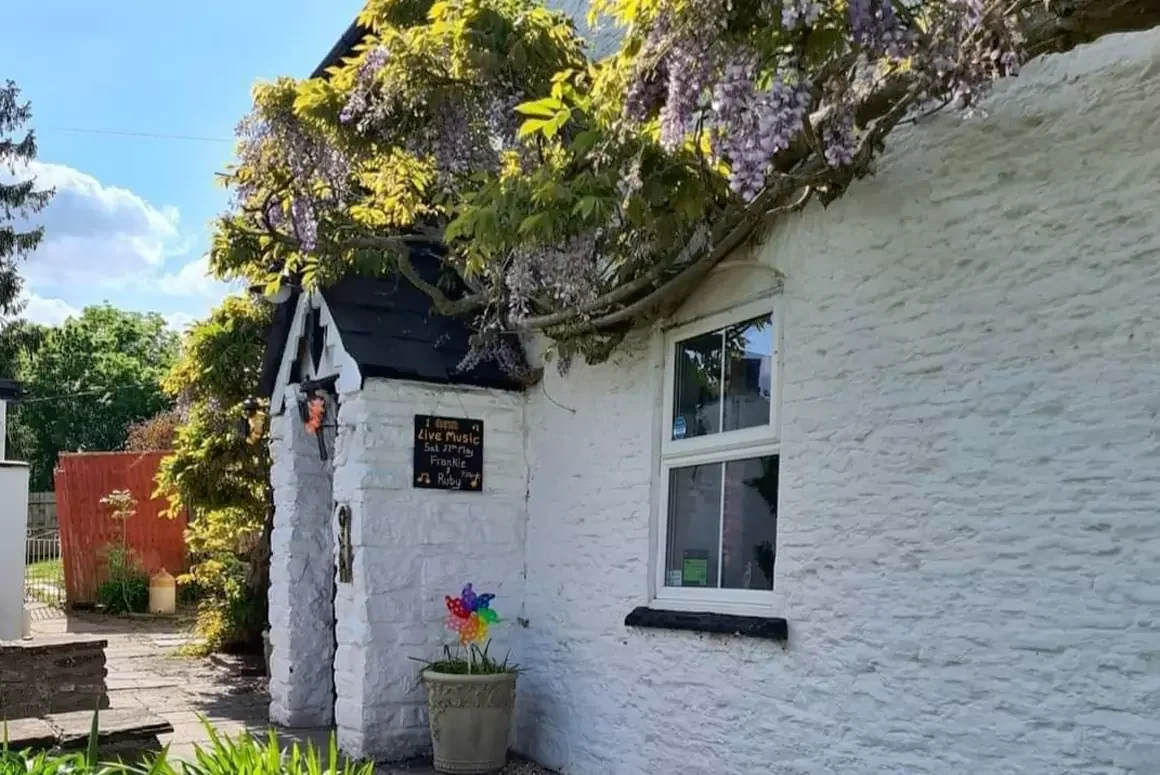 Pub Helps to Support Local People to Overcome Loneliness and Social Isolation Pub Helps Locals to Overcome Loneliness and Social Isolation