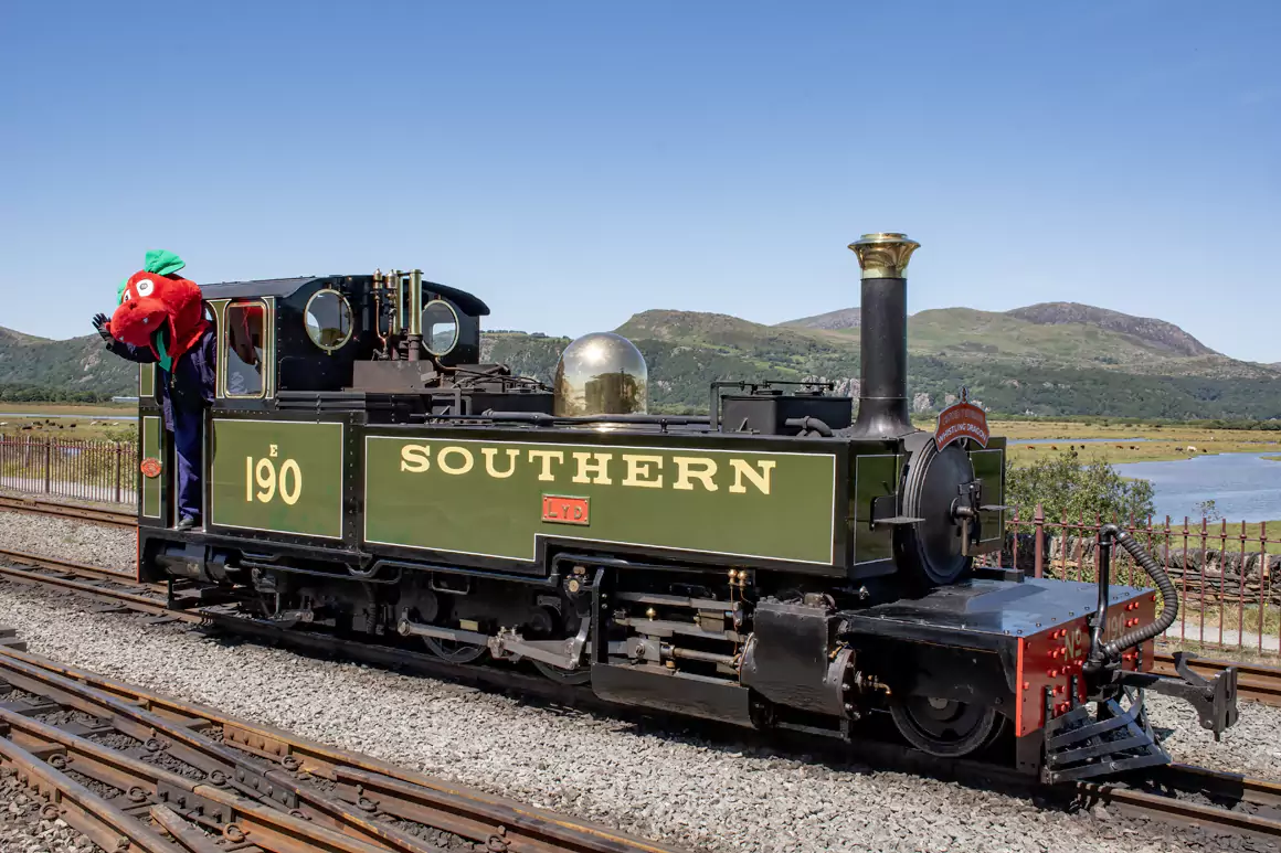 FfWHR Launches New Magical Summer Steam Train Service FfWHR Launches New Magical Summer Steam Train Service