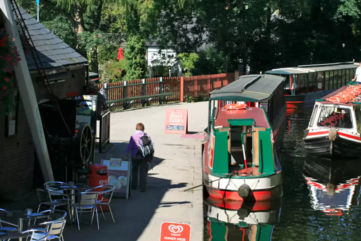 Walk from Llangollen Wharf to Pontcysyllte Aqueduct