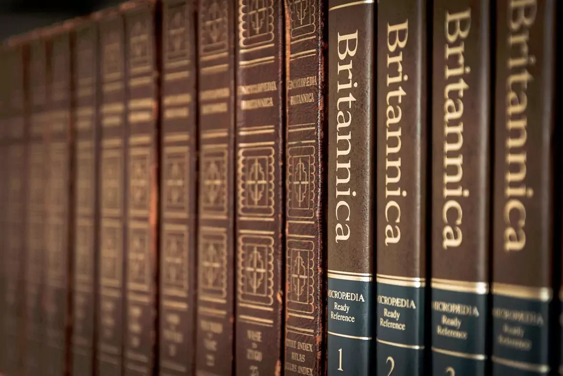 How to Design a Bookcase That Fits Your Home and Lifestyle