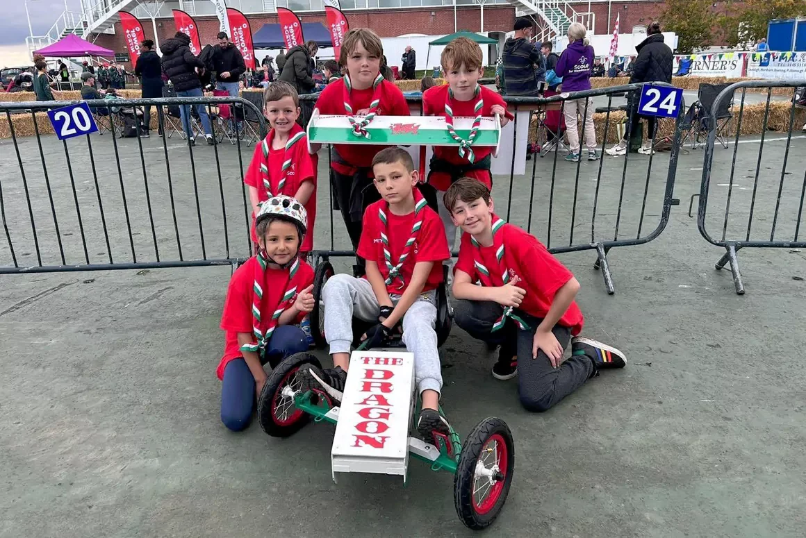 Aberaeron Cubs and New Quay Sea Scouts Fly the Flag for Wales Aberaeron Cubs and New Quay Sea Scouts Fly the Flag for Wales