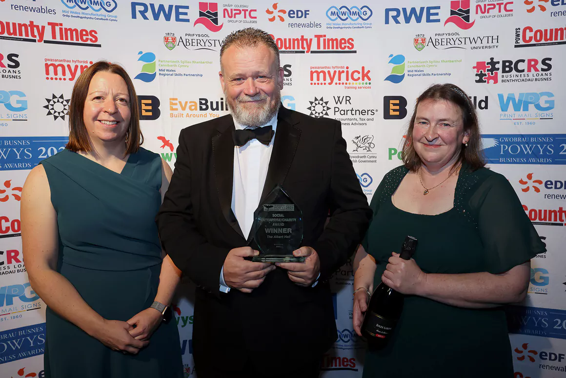 Volunteers Who Run The Albert Hall in the Spotlight