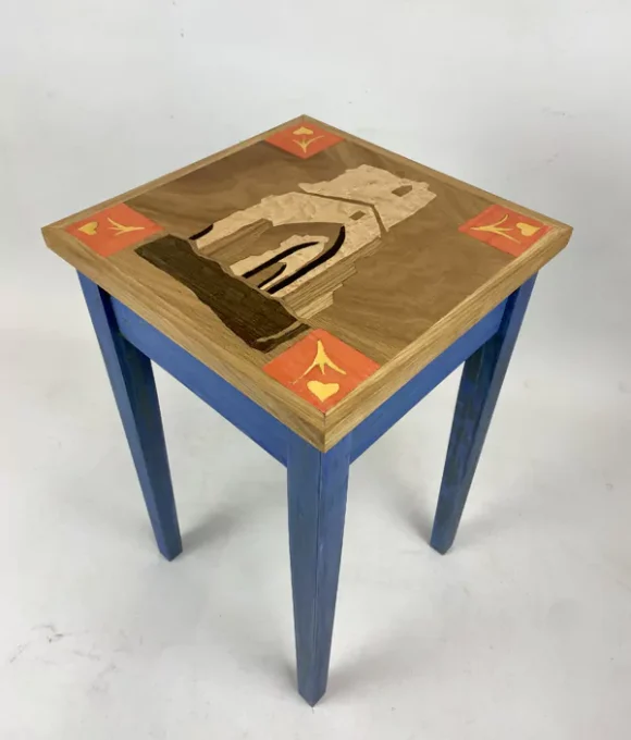 Bwrdd dull Shaker. Argaenwaith yn portreadu Abaty Talyllychau Bwrdd dull Shaker. Argaenwaith yn portreadu Abaty Talyllychau