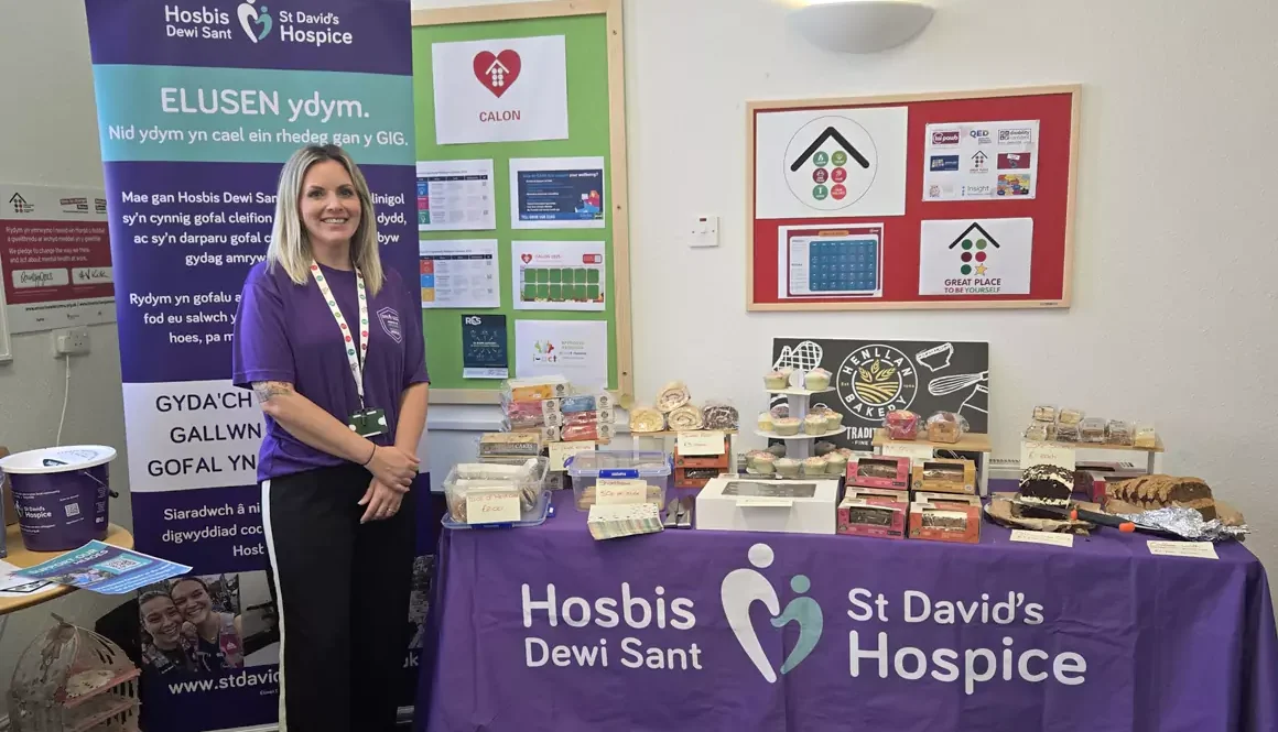 Nichola’s Sahara Trek Raises Over £4,300 for St David’s Hospice