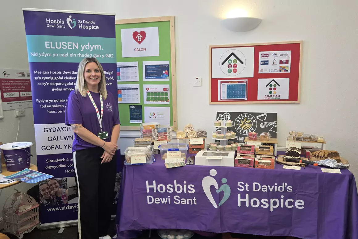 Nichola’s Sahara Trek Raises Over £4,300 for St David’s Hospice
