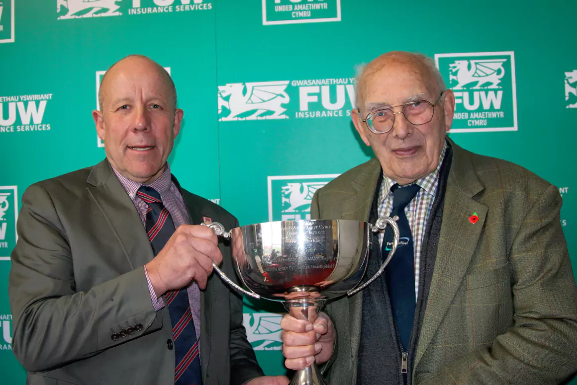 Terry Bayliss Awarded FUW Lifetime Achievement Award