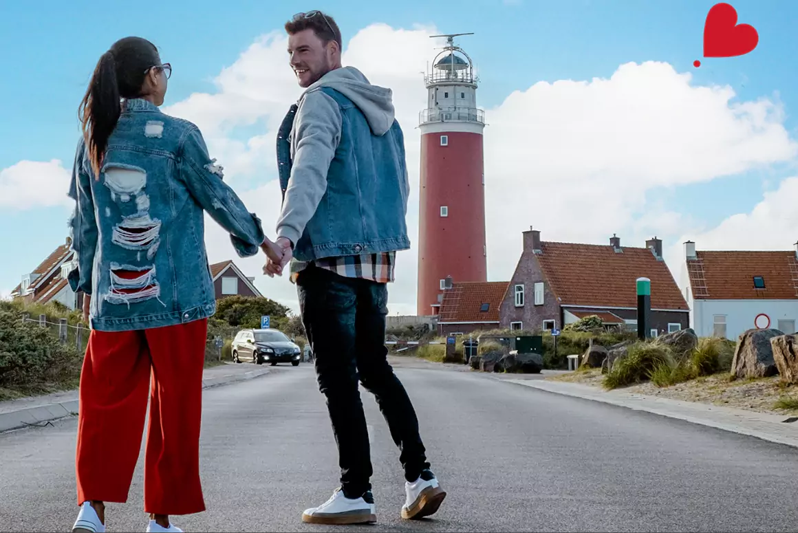 Digital Companions, Real Boundaries: How to Use Online Connection Without Losing Your Social Life