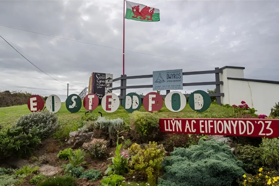 Barcud Delighted to Support Eisteddfod Y Garreg Las Harddu Decorating Project Barcud Support Eisteddfod Y Garreg Las Harddu Project