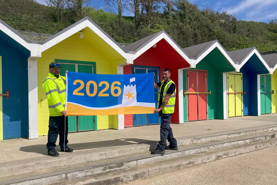 15 Welsh Resorts Celebrate Flying Yellow and Blue Award Flag 15 Welsh Resorts Celebrate Flying Yellow and Blue Award Flag