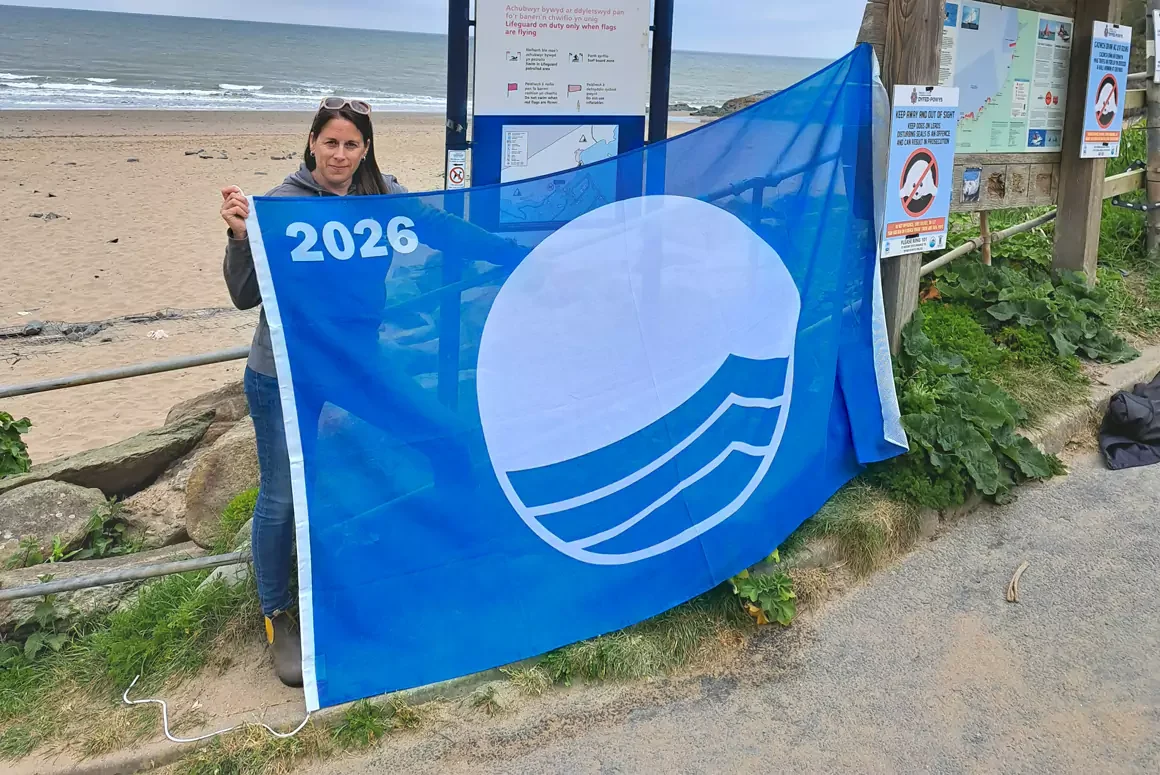 15 Welsh Resorts Celebrate Flying Yellow and Blue Award Flags After 2026 Wales Coast Awards 15 Welsh Resorts Celebrate Flying Yellow and Blue Award Flag