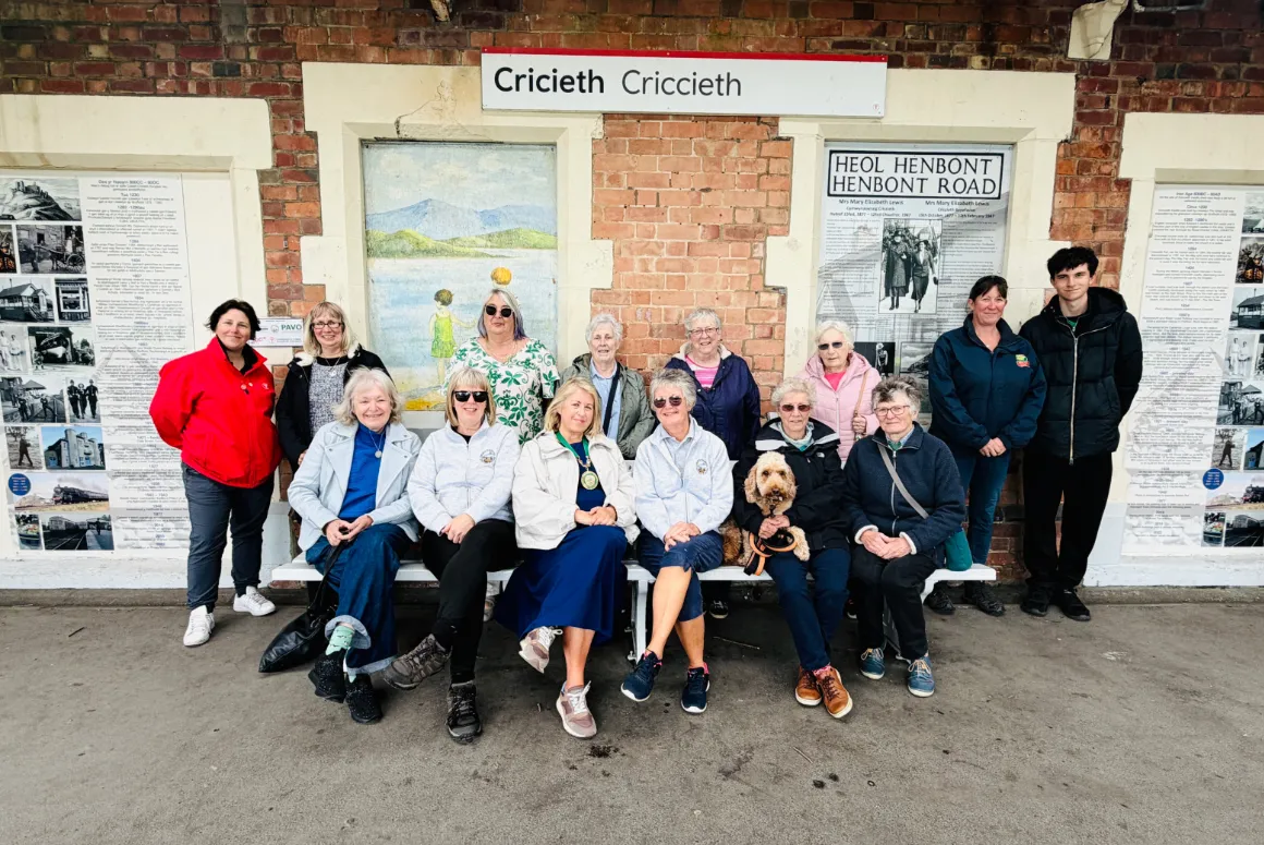 Two New Community-Led Displays Presented at Criccieth Station