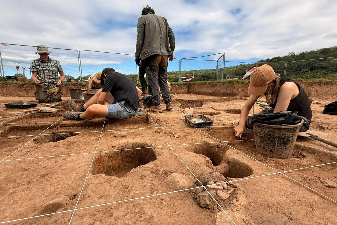 Volunteer Archaeologists Uncover Roman-Bronze Age Link