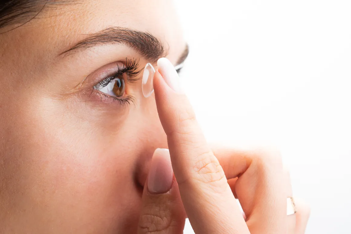 What Makes Some Contact Lenses More Comfortable Than Others?